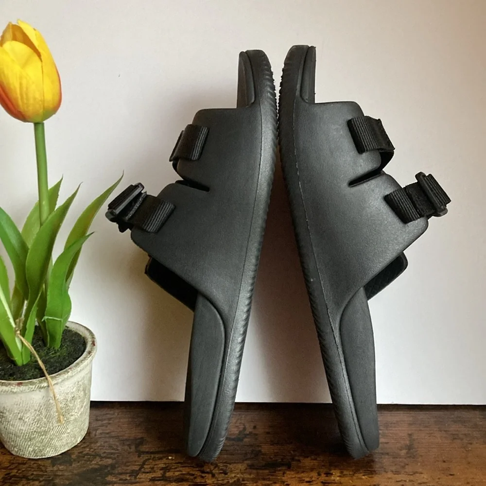CHACO Chillos Black Strappy Sandals Slides Kids Size 5